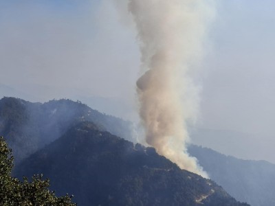 काभ्रेको महाभारत जङ्गलमा लागेको आगलागी अझै नियन्त्रणमा आएन